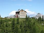 17 Rifugio con il Pegherolo sullo sfondo